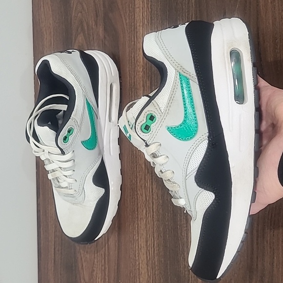 💚🖤Kids Nike Air Max 1, size 4.5🖤💚 - Picture 2 of 7